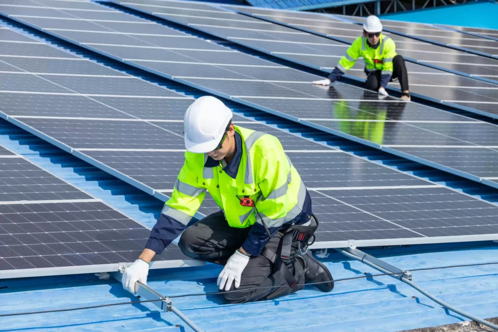  Pasos para instalar paneles solares en una vivienda (Guía práctica para principiantes)